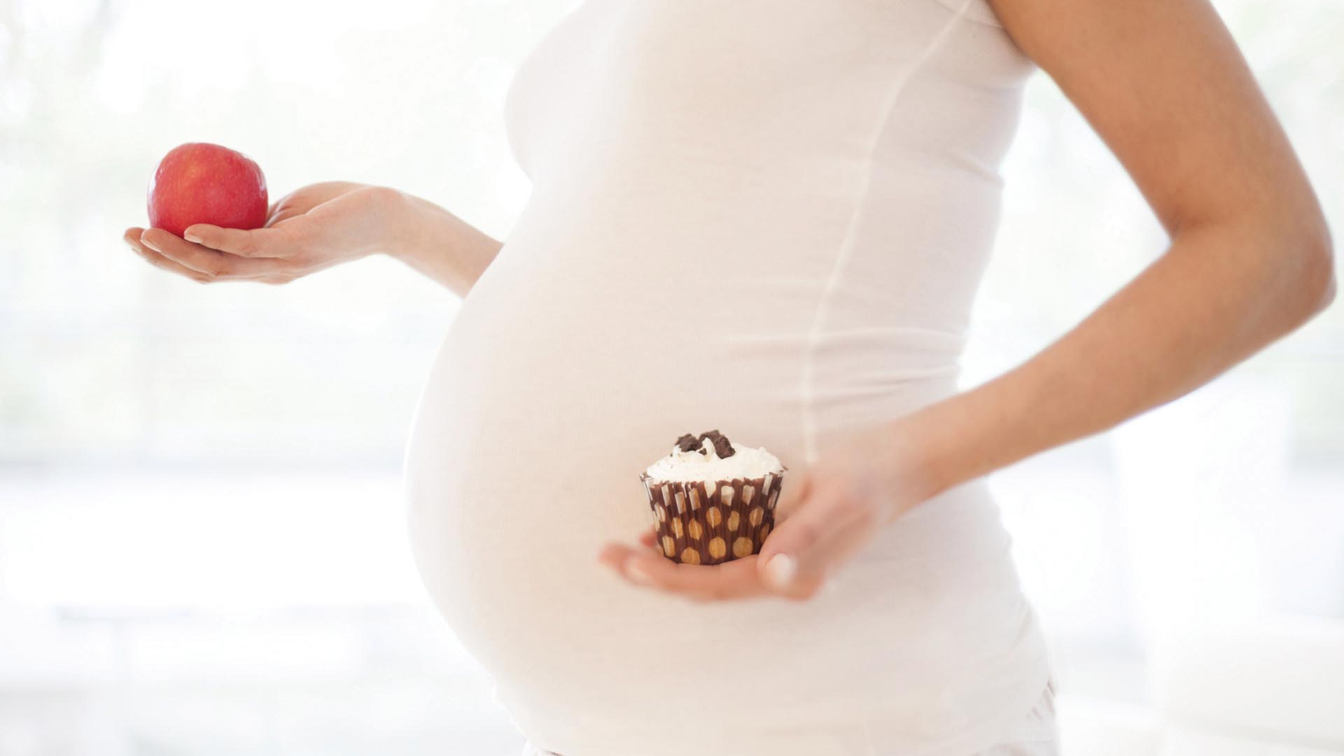 pregnant-woman-concerned-about-diet_copy